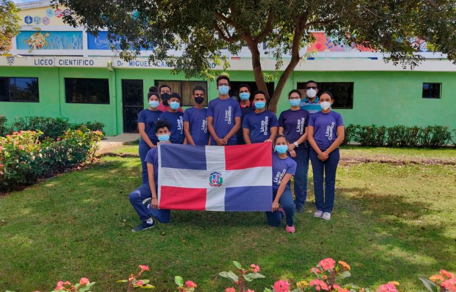 Estudiantes dominicanos de secundaria ganan premio de la NASA
