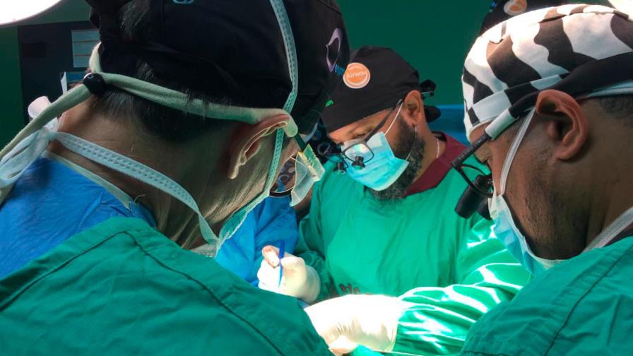 Médicos devuelven la voz a una niña de tres años operada en el Robert Reid Cabral Médicos devuelven la voz a una niña de tres años operada en el Robert Reid Cabral