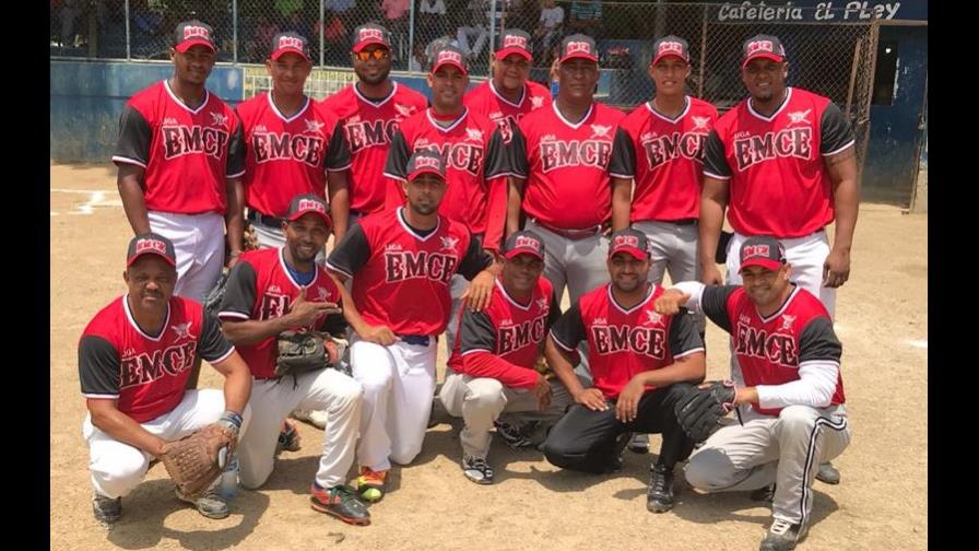 El Rojo gana y está a un juego de coronarse en la liga Emce