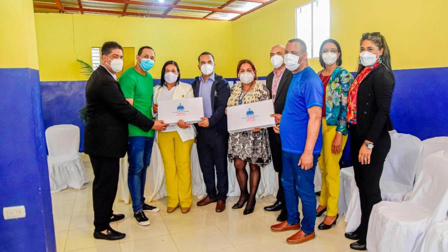 Ministerio de Educación entrega equipos tecnológicos a reclusos de dos centros de corrección Ministerio de Educación entrega equipos tecnológicos a reclusos de dos centros de corrección