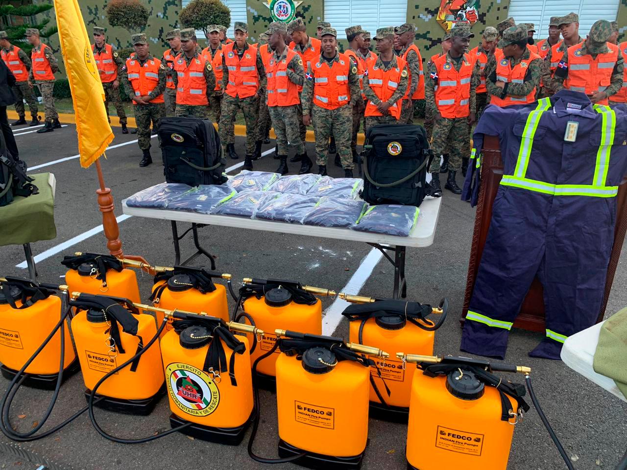 Parte de los equipos para combatir incendios forestales.