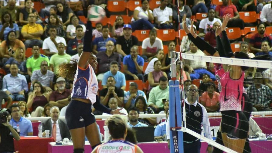 Luisín Mejía continúa contacto con atletas en distintos países; unos retornaron y otros están en espera