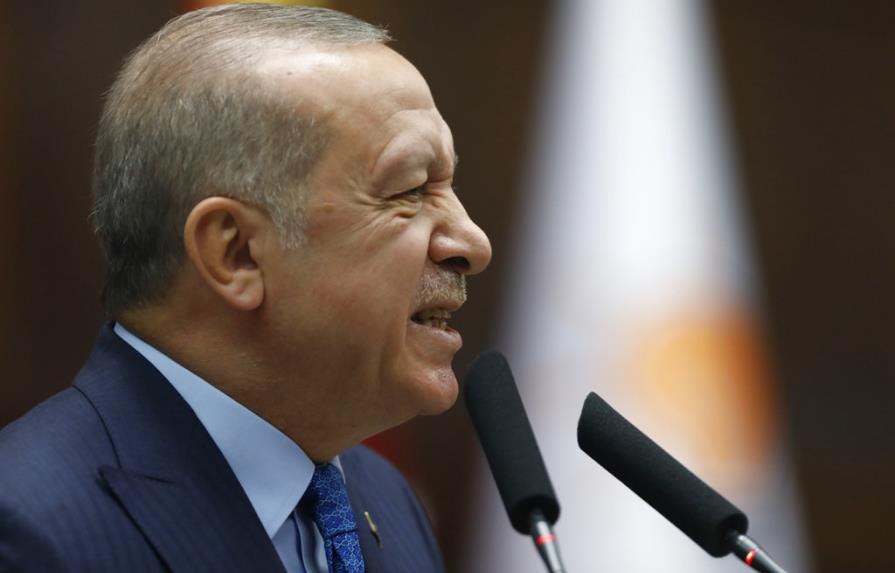 Turquía advierte a Francia por su apoyo a una milicia kurda