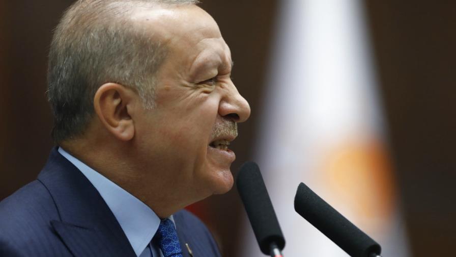 Turquía advierte a Francia por su apoyo a una milicia kurda