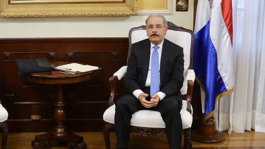 Danilo Medina remueve la mata; designa a Peña Mirabal en Educación