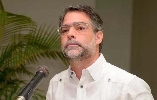 Ernesto Selman presenta renuncia a militancia del PLD