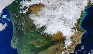 Espa&ntilde;a, cubierta de un fr&iacute;o manto, vista desde el espacio