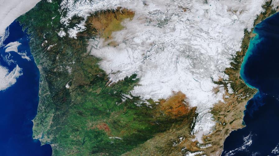 España, cubierta de un frío manto, vista desde el espacio