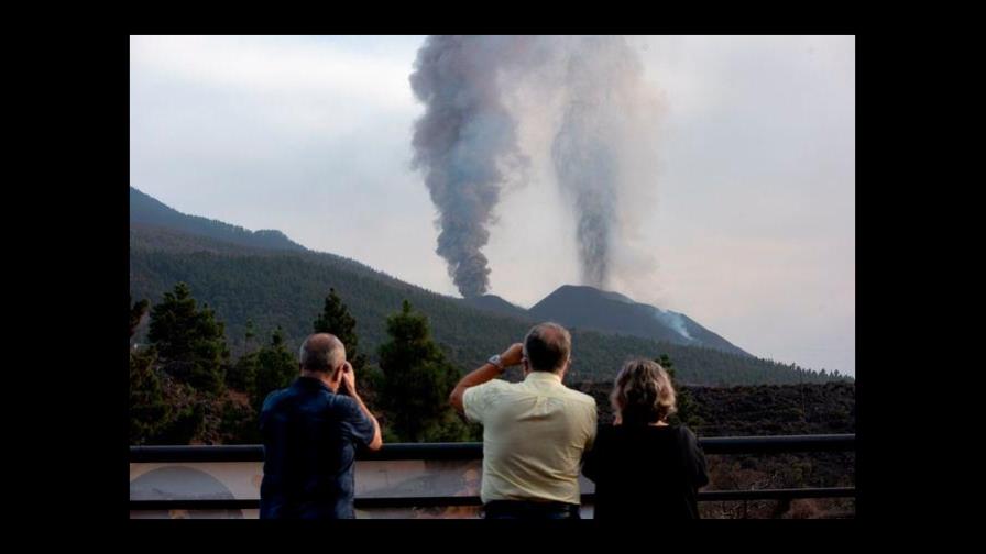 La erupción sigue fuerte y la segunda colada llegará al mar en horas La erupción sigue fuerte y la segunda colada llegará al mar en horas