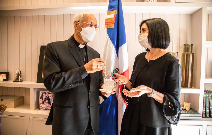 El nuncio Ghaleb Bader visita a Raquel Arbaje