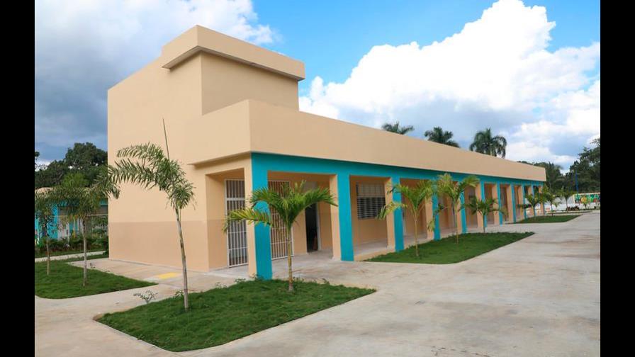 Medina entrega escuela en el municipio de Guerra Medina entrega escuela en el municipio de Guerra