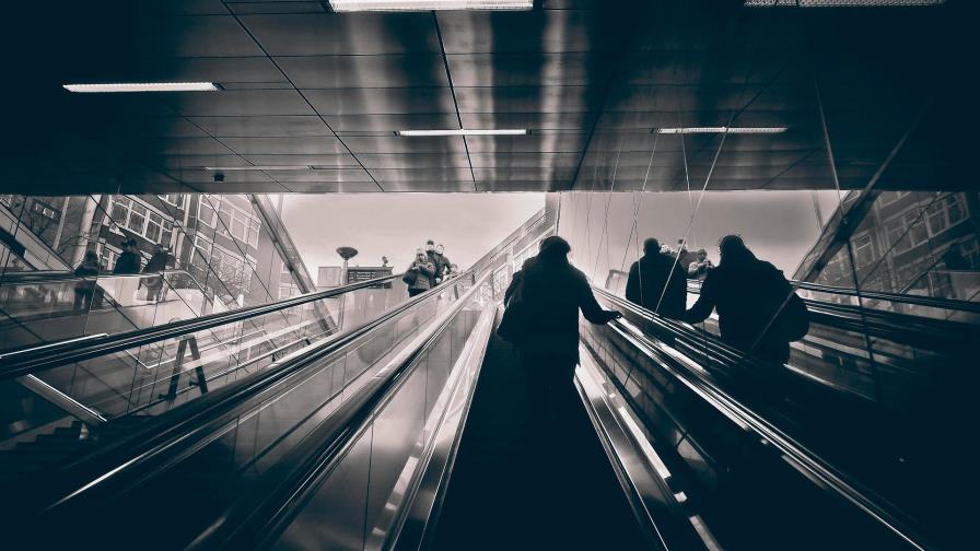 Orina daña escaleras eléctricas de metro de Ciudad de México