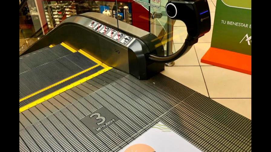 Ágora Mall instala lámparas esterilizadoras en ascensores panorámicos y escaleras eléctricas