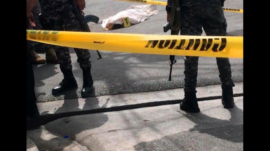 Matan a un hombre en medio de balacera por control punto de drogas en Santiago