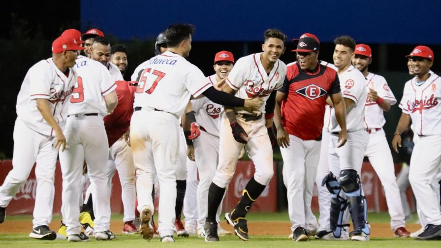 Está complicada la clasificación en la pelota invernal dominicana