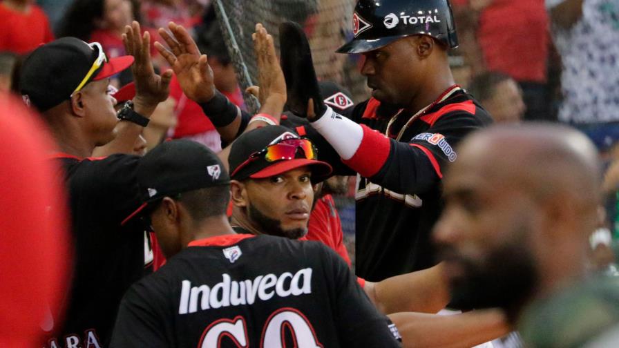 Escogido y Estrellas se unen a Toros en la primera posición