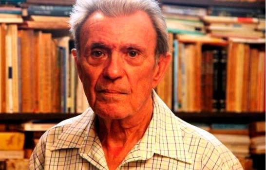Muere de un infarto el escritor Carlos Esteban Deive