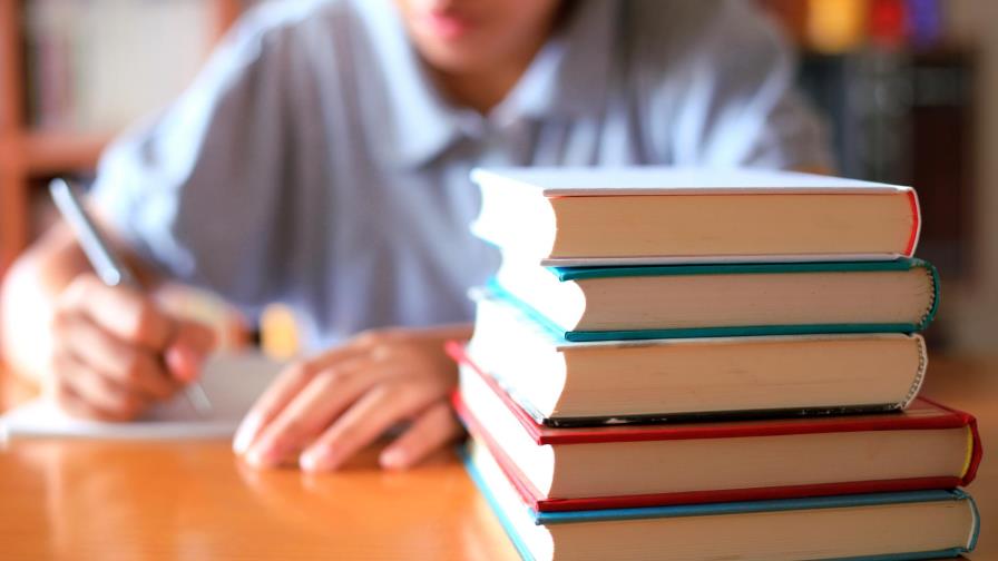 Anuncian ciclo de becas de maestría en historia Anuncian ciclo de becas de maestría en historia