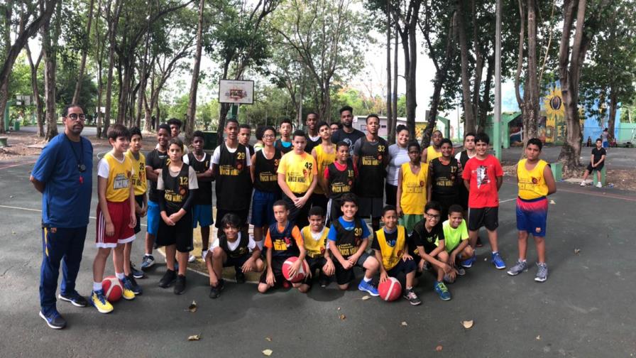 Anuncian campamento de baloncesto Vinicio Muñoz
Harán campamento de básket en COJPD