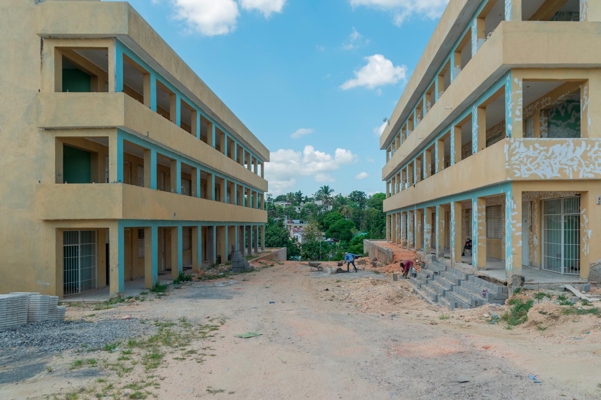 La nueva escuela, que lleva cuatro años en construcción.