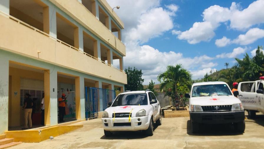 Dos estudiantes heridos al desprenderse pañete de escuela en Cotuí