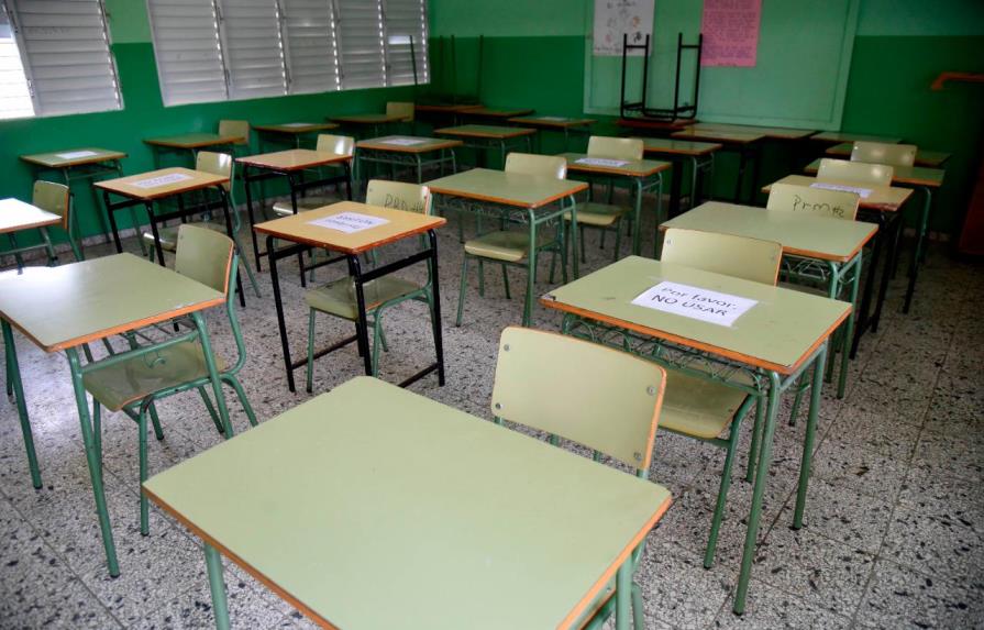 ADP paraliza docencia en 37 centros educativos zona norte de Santiago