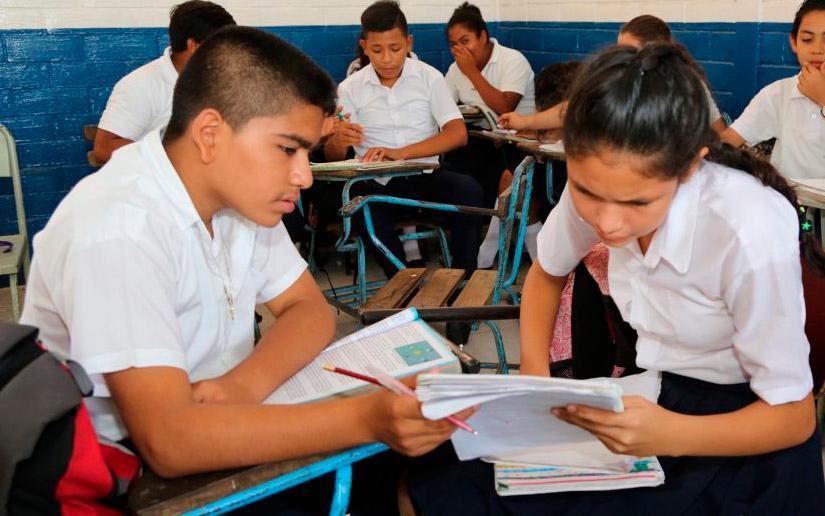 El COVID-19 acecha a las escuelas en una Nicaragua que nunca paró las clases