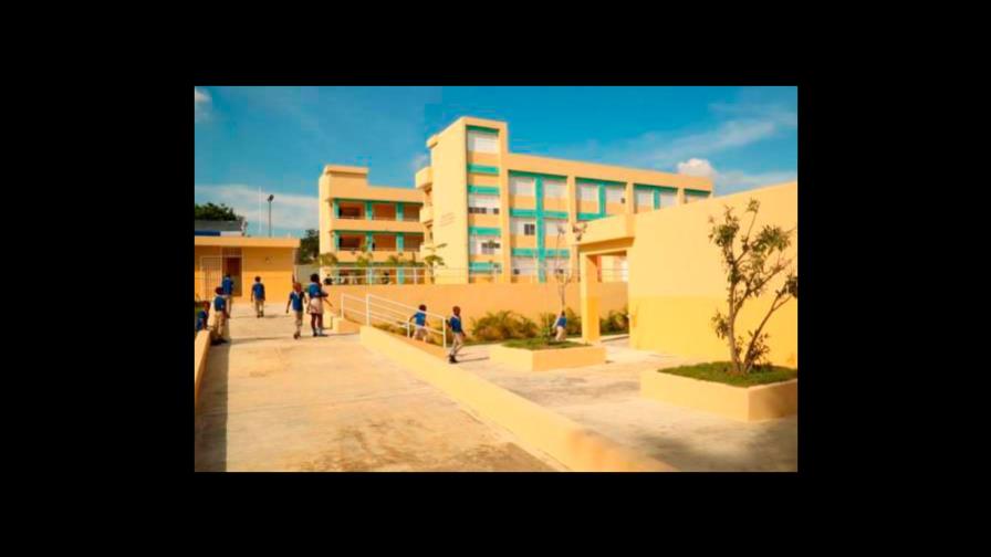 A dos semanas de empezar año escolar liceo de Villa Mella no tiene ni profesores 