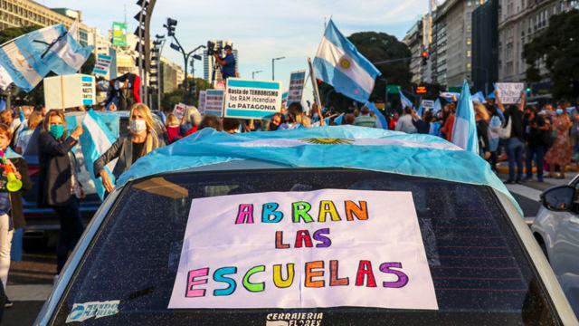 Buenos Aires mantendrá escuelas abiertas pese a fallo que ordena cerrarlas