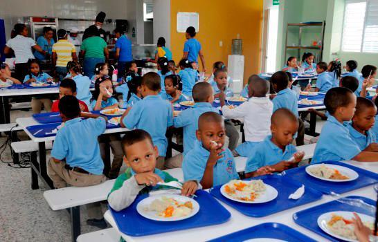 Suplidores denuncian que deuda de más de RD$5,000 millones amenaza el desayuno escolar 