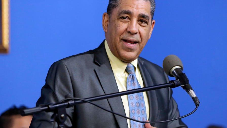 Congresista Espaillat dice gobierno EE.UU. niega que elecciones sean solo por correo