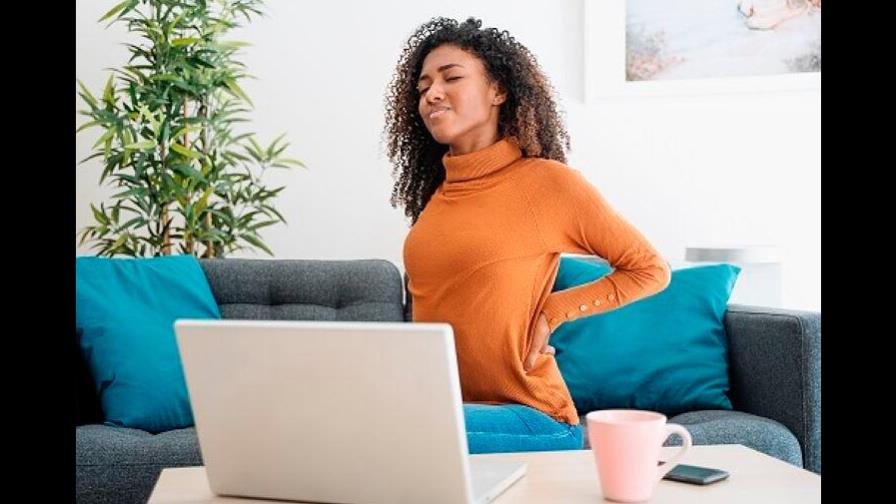 Sentarte con la espalda recta, ¿lo más recomendable para tu salud?