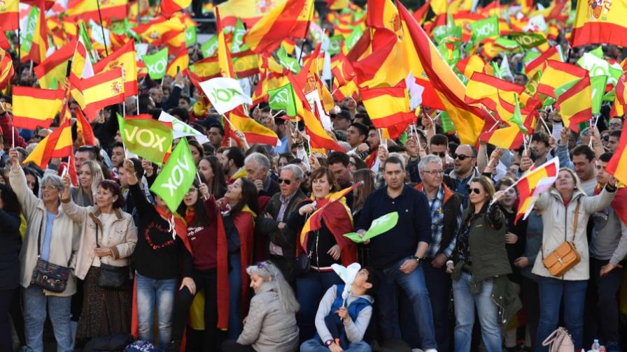 Españoles acuden este domingo a las elecciones con más incógnitas  