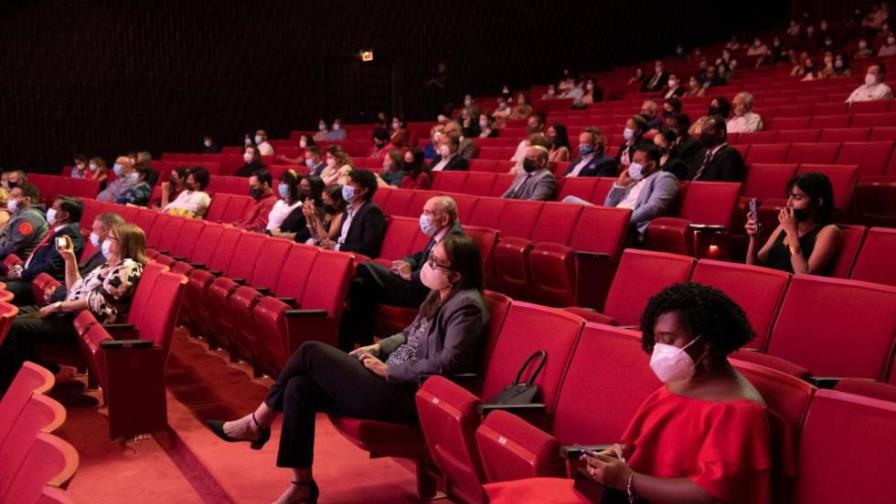 A favor y en contra: productores de espectáculos hablan sobre eliminar el toque de queda A favor y en contra: productores de espectáculos hablan sobre eliminar el toque de queda