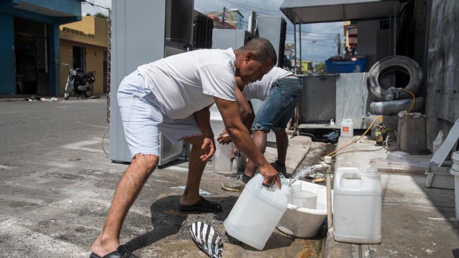 Escasez de agua ya se siente en amplias zonas del Distrito Nacional Escasez de agua ya se siente en amplias zonas del Distrito Nacional