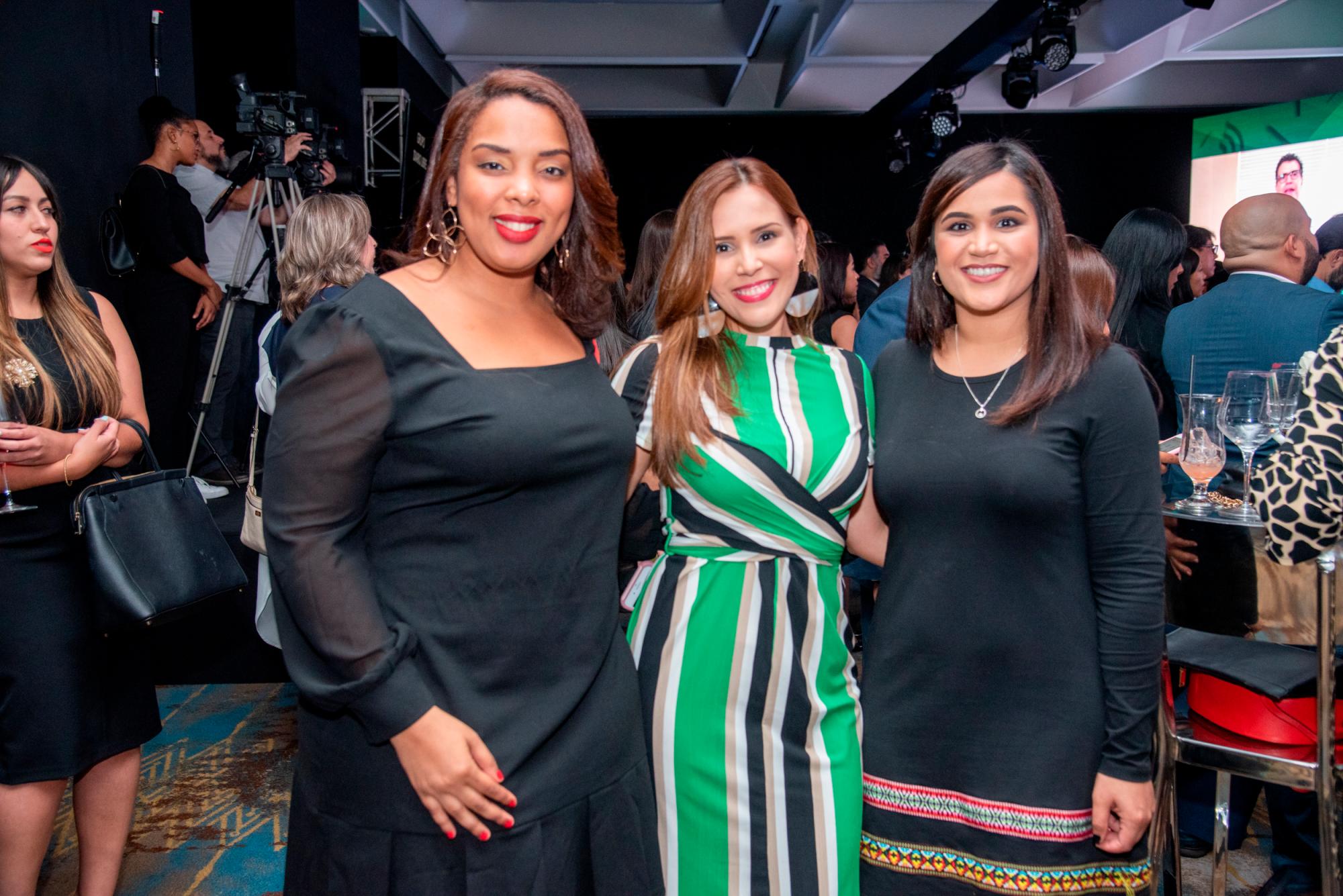 Melissa Matos, Paola Cardona y Kirsy de León.