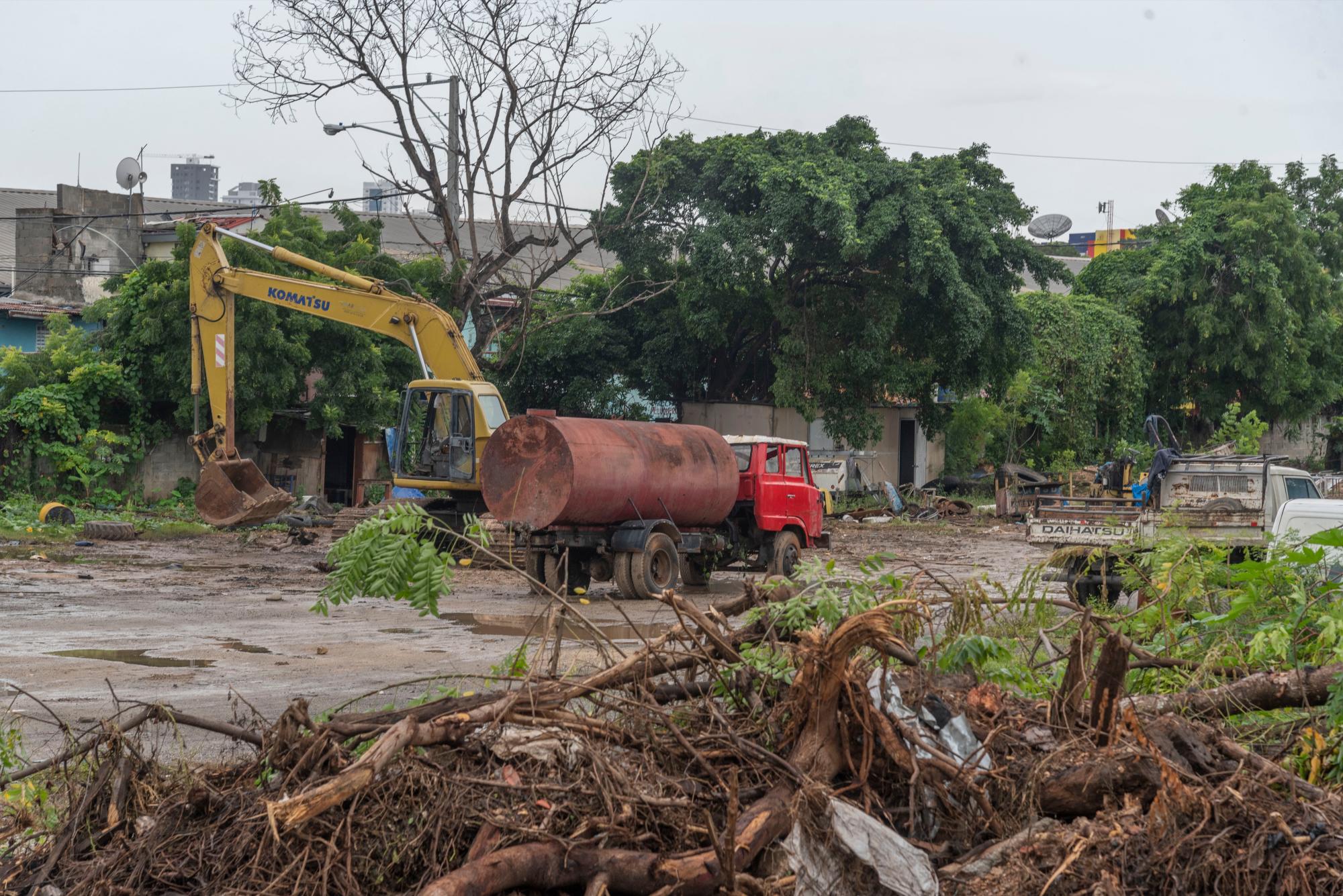 El solar era un almacén de chatarras.