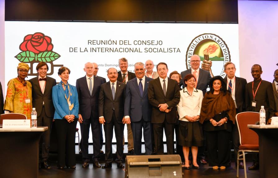 Danilo Medina apuesta      a la unidad y al consenso  en los partidos políticos
