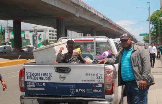 Retiran vendedores ambulantes de las estaciones del Metro de Santo Domingo