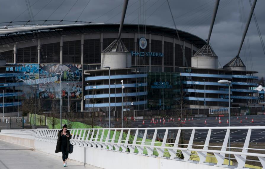 Suspenden Premier de forma indefinida; Dortmund cede estadio