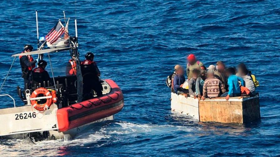 Los guardacostas repatrían a 59 cubanos interceptados en los Cayos de Florida