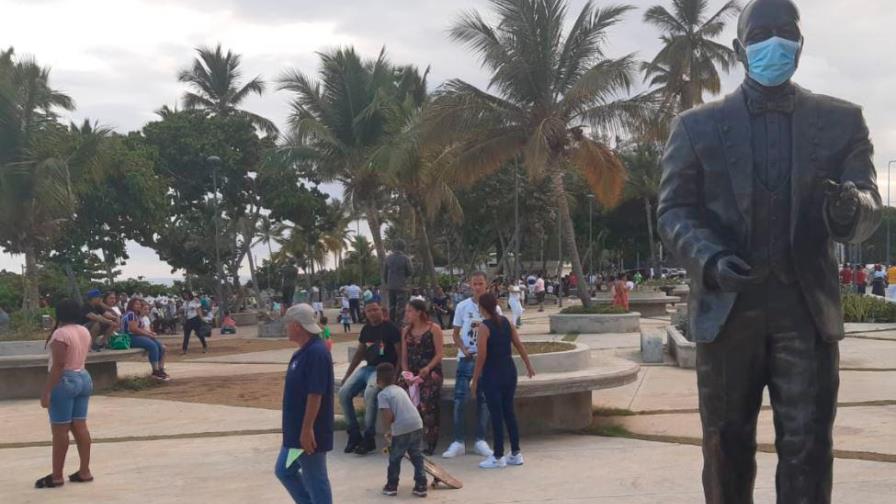 Pese a pocas camas y a las variantes del COVID-19, las personas siguen sin usar mascarillas Pese a pocas camas y a las variantes del COVID-19, las personas siguen sin usar mascarillas