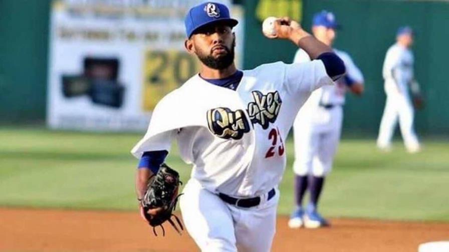 Estrellas contratan nicaragüense Leo Crawford