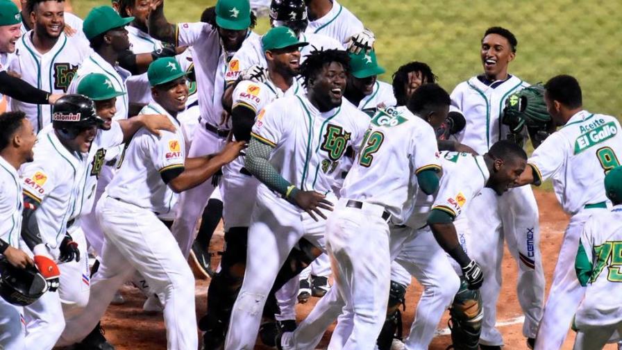 Estrellas dejan en el terreno a Toros con jonrón de Junior Lake