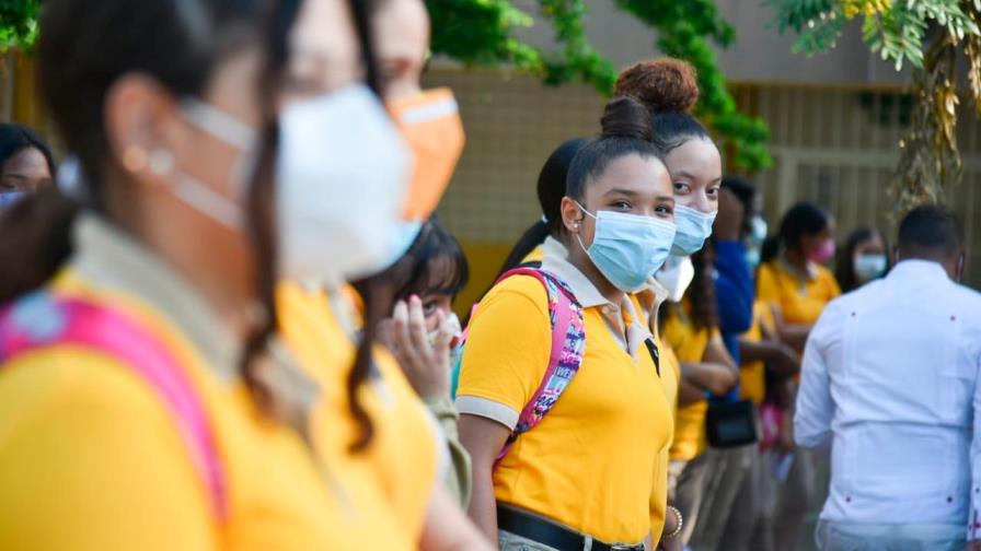 Ministro de Educación dijo en julio que estudiantes no vacunados podían asistir a clases Ministro de Educación dijo en julio que estudiantes no vacunados podían asistir a clases