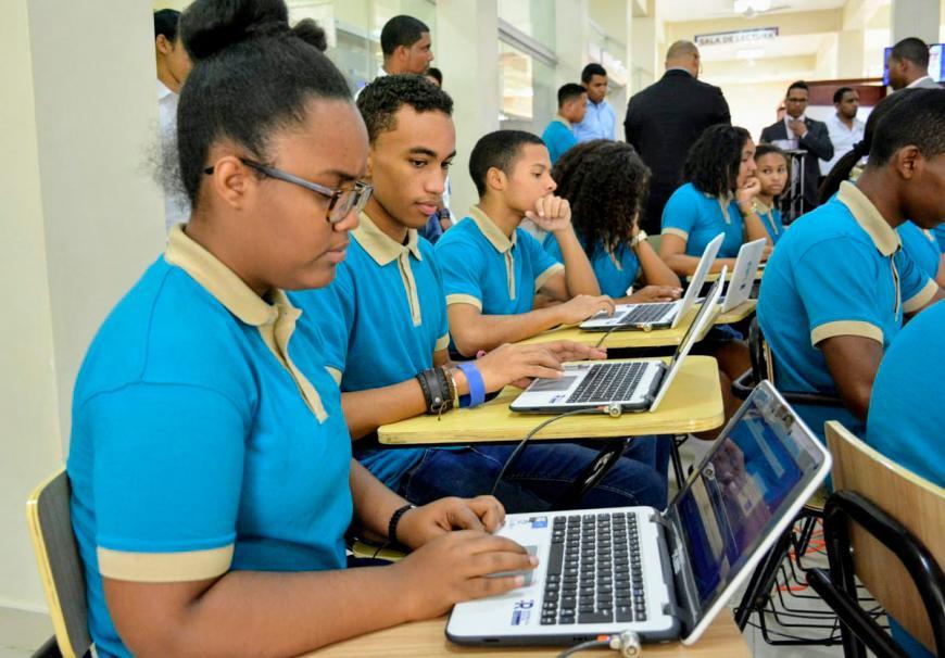Gobierno pagará internet de cada estudiante para educación virtual 