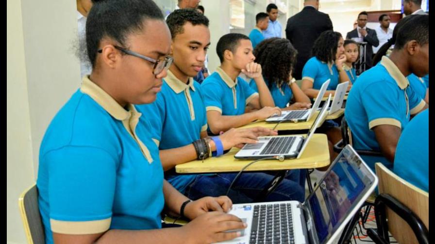 Gobierno pagará internet de cada estudiante para educación virtual 