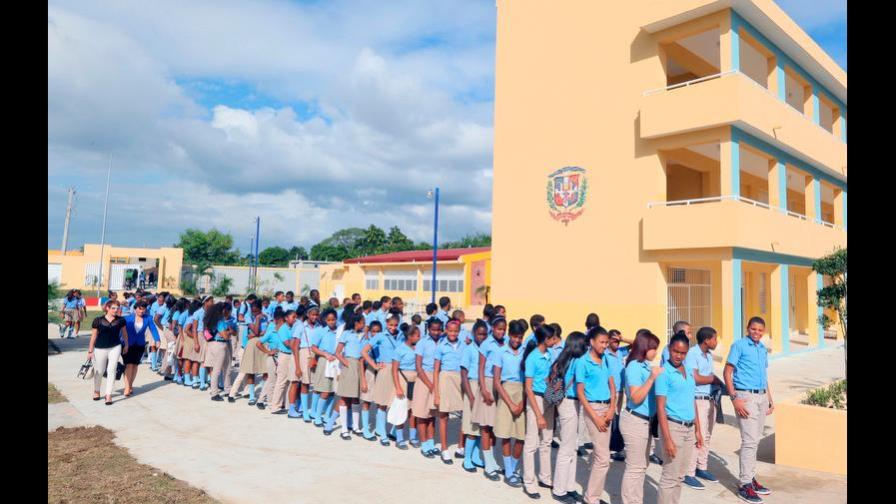Educación crea comisión para elaborar la forma de impartir clases el próximo año escolar Educación crea comisión para elaborar la forma de impartir clases el próximo año escolar