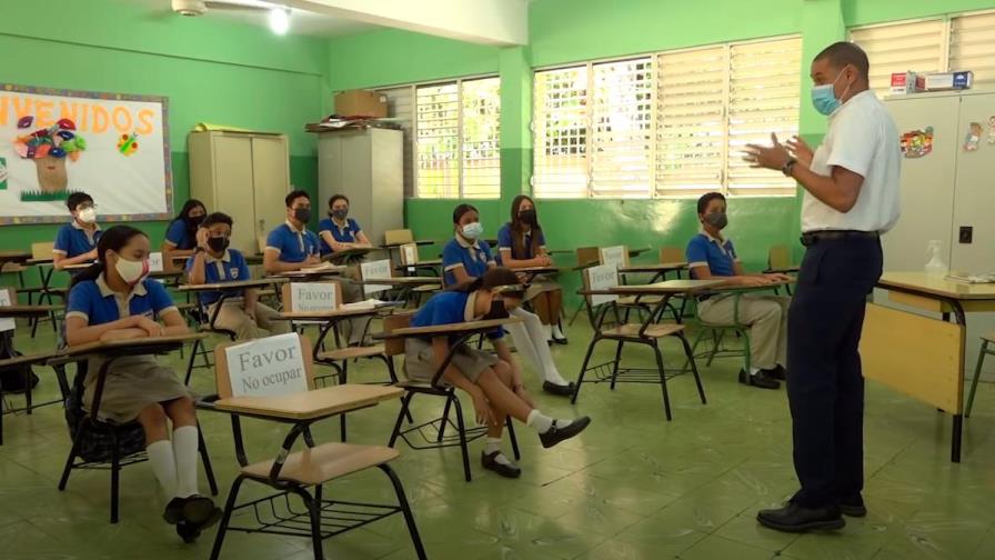 Estudiantes no deberán compartir útiles ni alimentos en regreso a clases 
