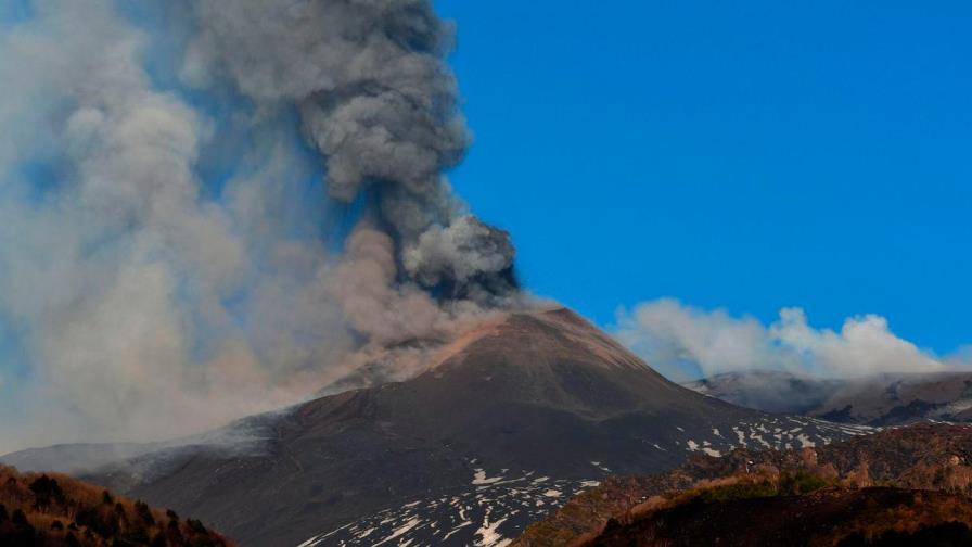 Nueva erupción del Etna, con emisión de cenizas y lava